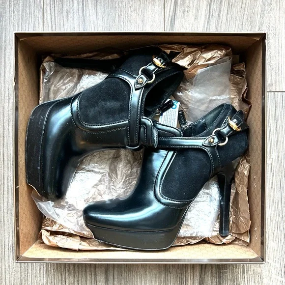 GUCCI Black Patent Leather Platform Ankle Booties | 38.5 - Picture 12 of 12